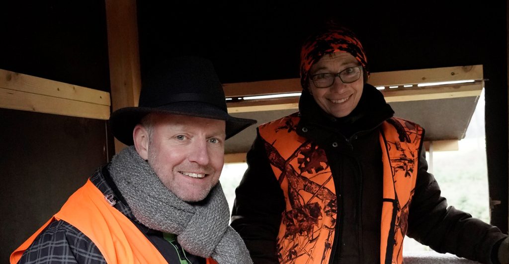 Ausschau halten auf dem Hochsitz: Margarete Rebholz und Timm Kern auf der Jagd in Horb-Dießen