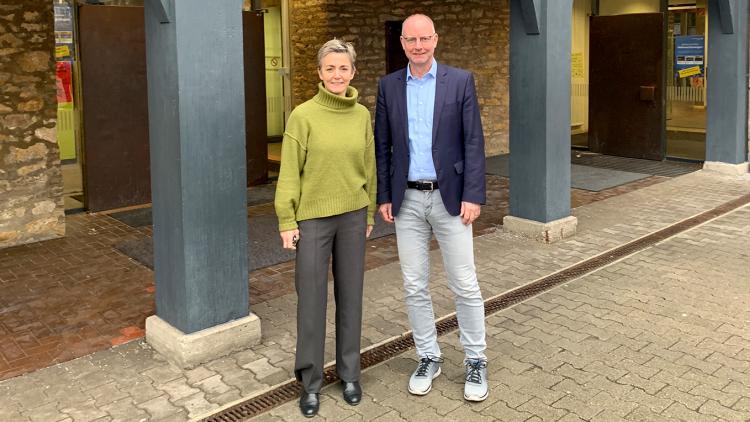 Schulleiterin Susanne Goedicke (Friedrich-List-Gymnasium) und Dr. Timm Kern, MdL